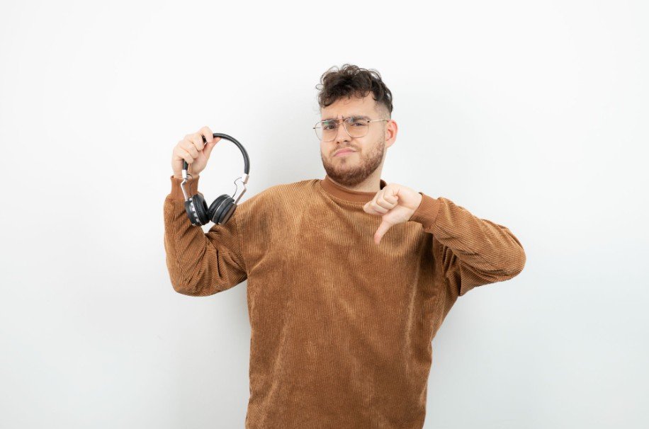 Why Does My Mix Sound Clear on Speakers but Muddy on Headphones