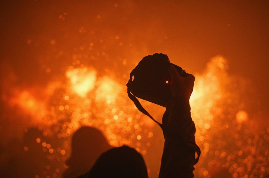 How Concert Photography Shapes Music Memories