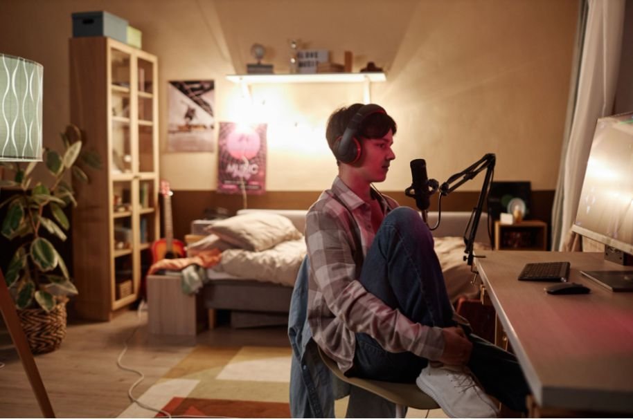 How to Reduce Echo in a Bedroom Studio Before It Ruins Your Mix
