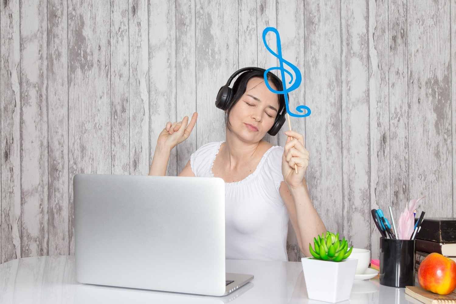 How to Make Melodies Without Music Theory Using Simple Ear Tricks